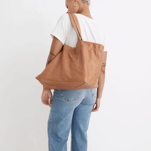Madewell Soft Leather Piazza  Tan oversized tote Bag color timber beam